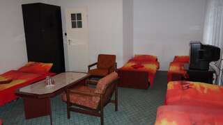 Курортные отели Hotel Korona Mostowice Четырехместный номер с ванной комнатой-5
